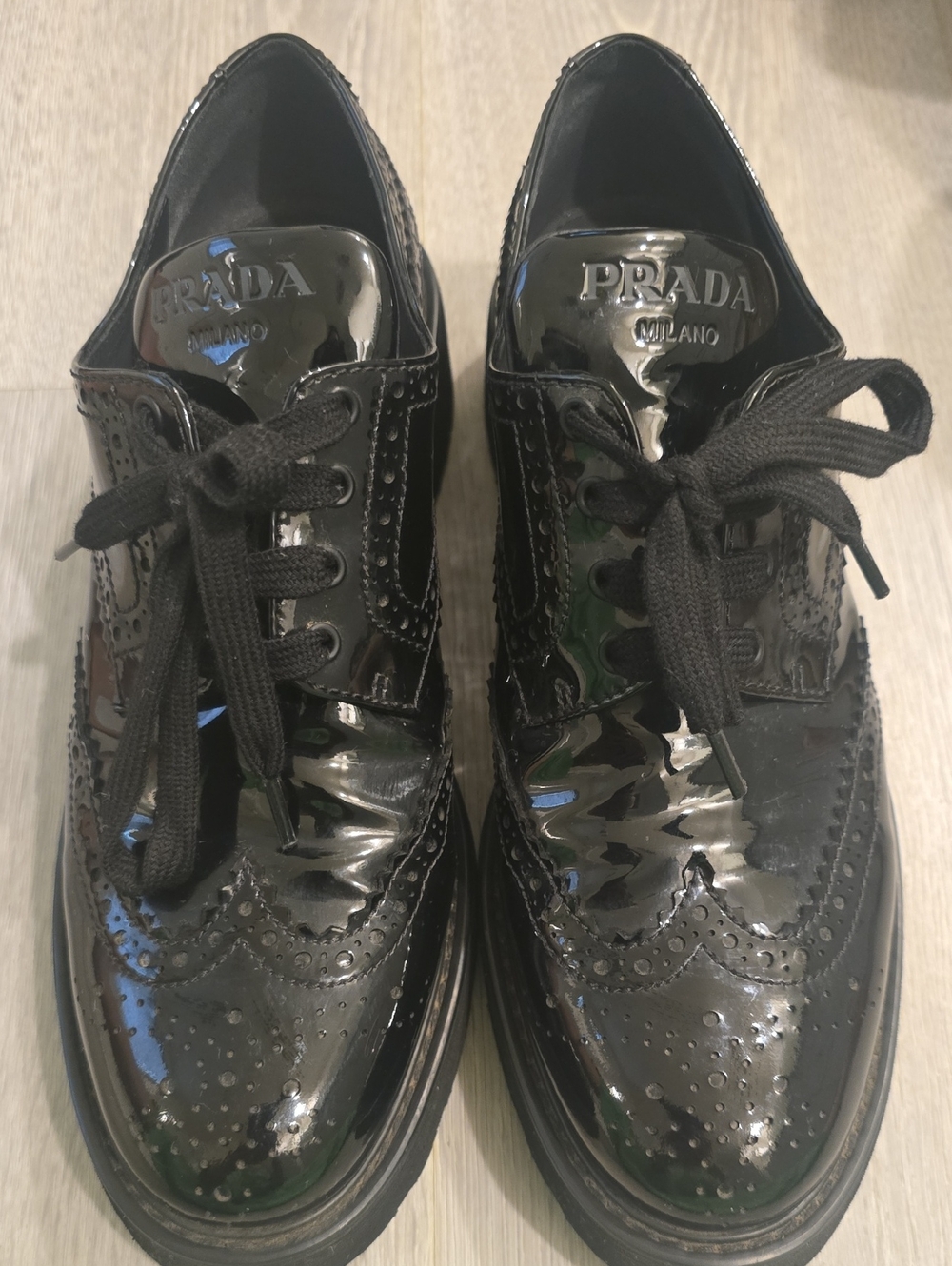 Prada Womens Black Patent Leather Wingtip Lace-Up Oxfords